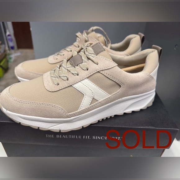 Naturalizer Shoes - NIB- women’s Naturalizer Beige Sneakers